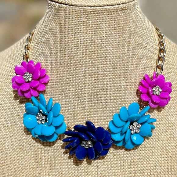 Boho Statement Necklace Chunky Multi Flower Rosette Rhinestone Gold Chain NWT - Picture 1 of 5